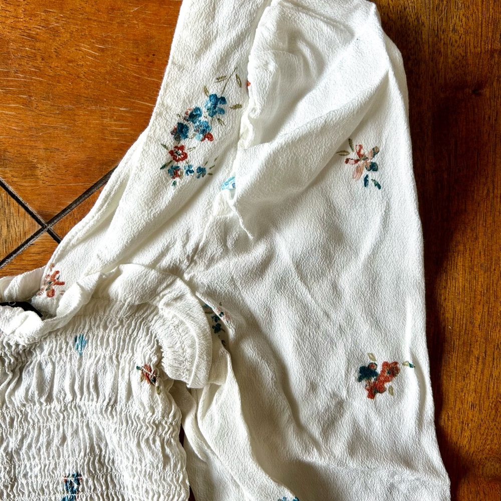 Olivaceous White Puff Sleeve Smocked Cropped Blouse - Picture 3 of 6